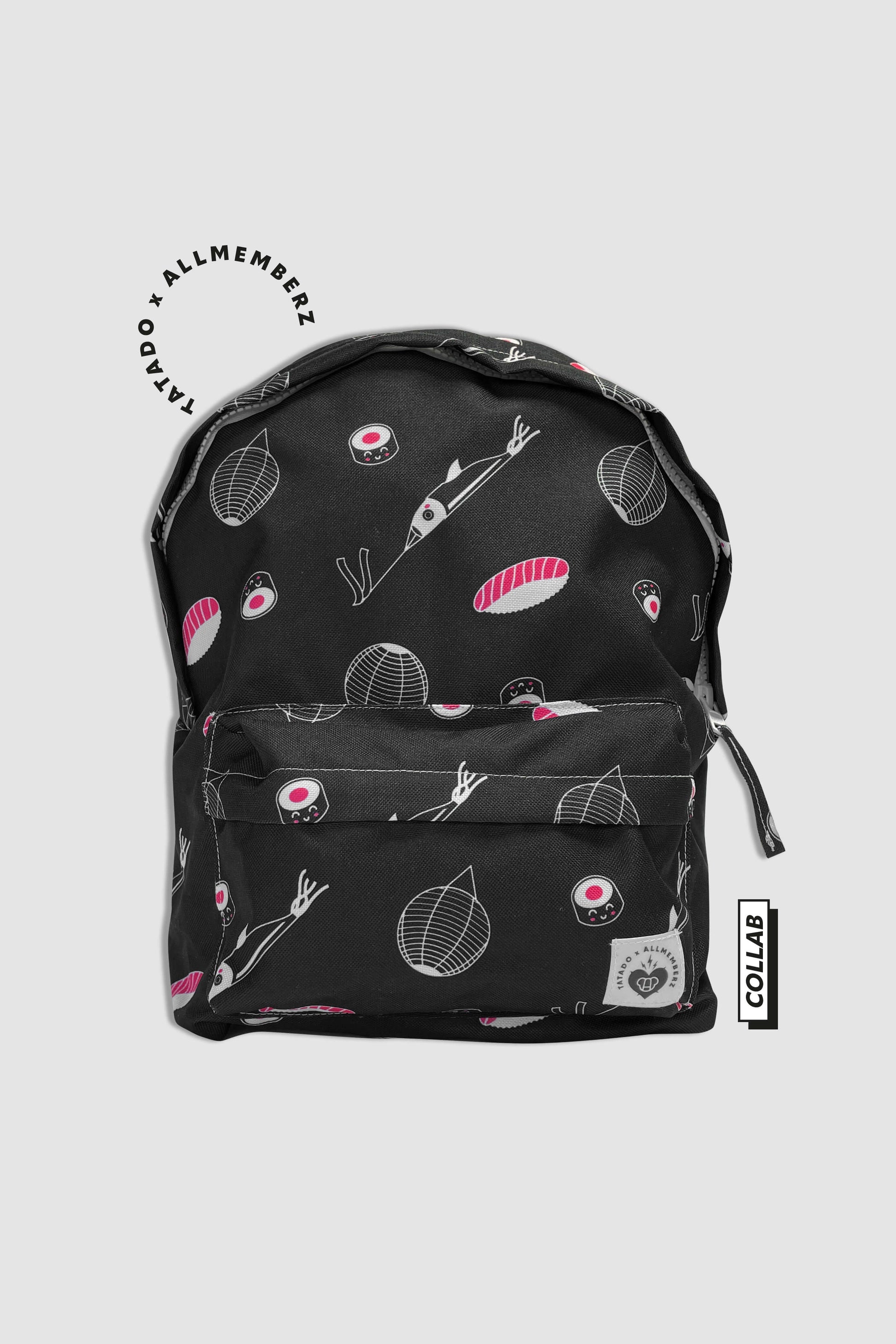 sac à dos pour enfant motif Tokyo joyeux et coloré sur fond noir, dessins de sushis style manga, vue de face